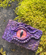 Load image into Gallery viewer, Handsculpted Dragon Dice Box – Fantasy RPG Dice Holder with Dragon Eye Design – DnD Storage for Tabletop Games