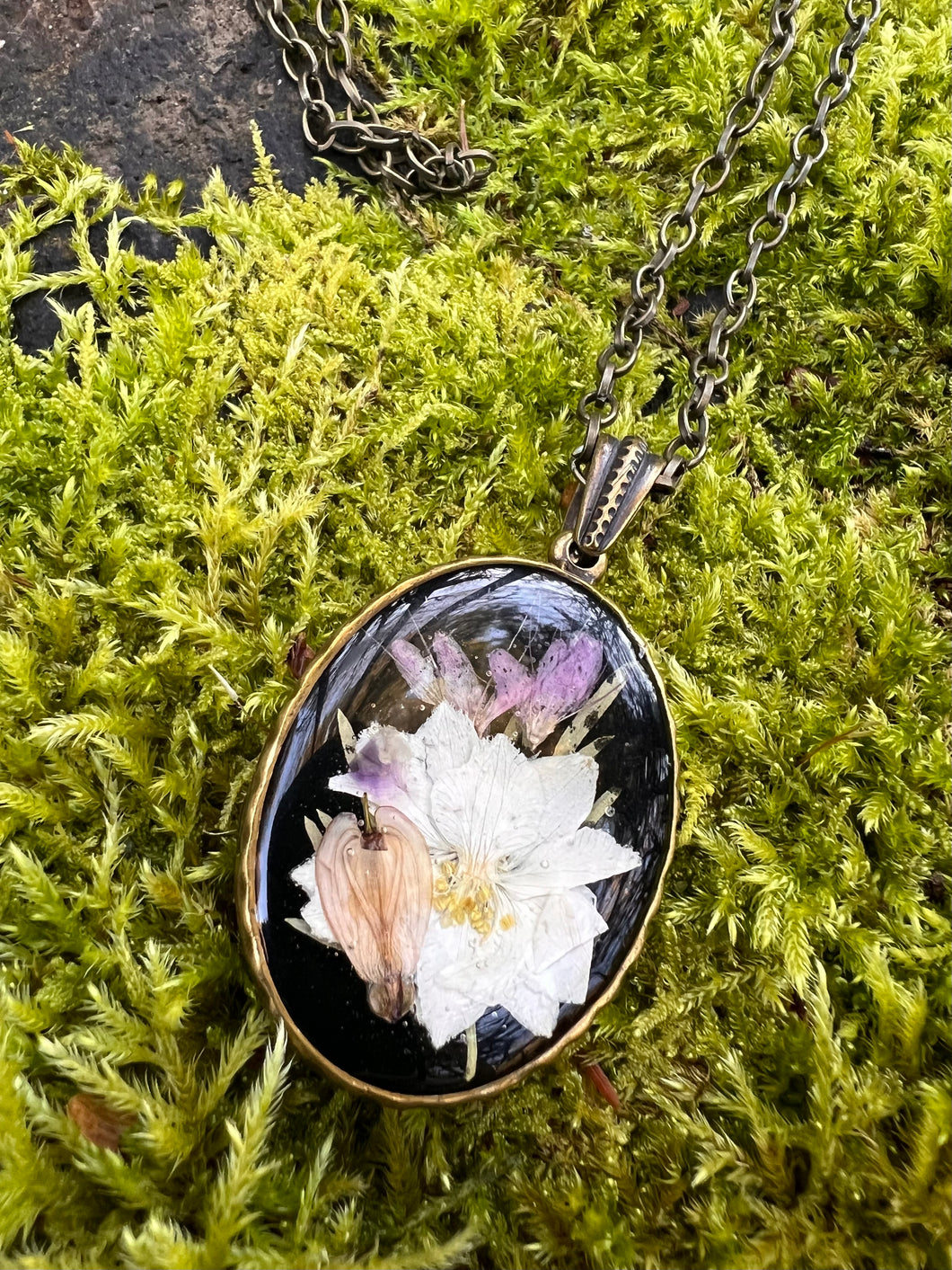 Resin jewelry - Pressed flower pendant - Terrarium jewelery - Gift for her - Forest witch